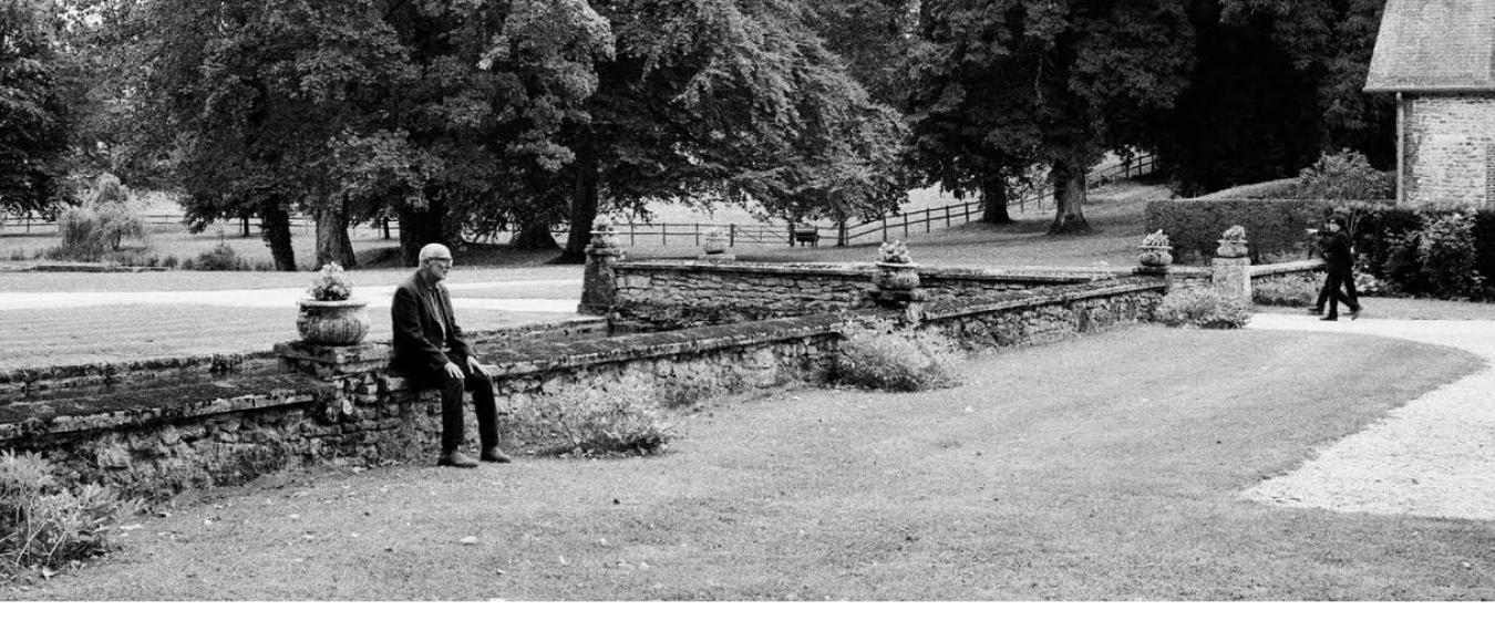 David meditating before giving a speech – beautiful black and white photo. 