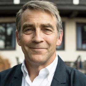 alan cassels headshot