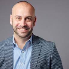 derek blumke headshot