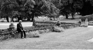David meditating before giving a speech – beautiful black and white photo. 